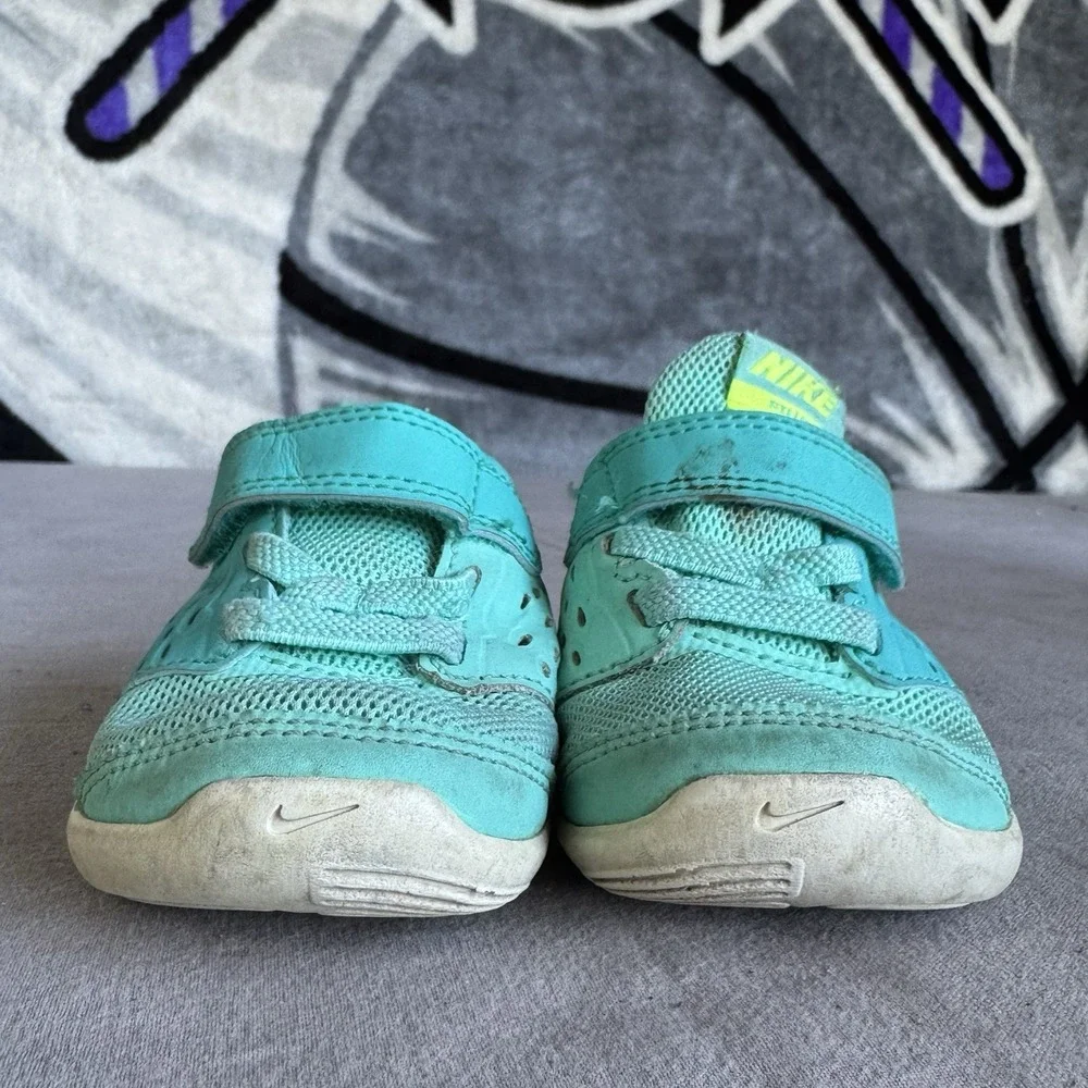 Size 4c -‎ Nike Stelos Green Hook & Loop Mesh Toddler Sneakers 844977-300